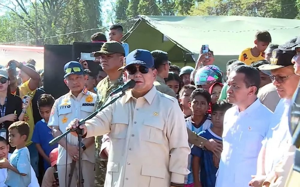Saat Prabowo Tanya Program MBG ke Korban Gempa NTT