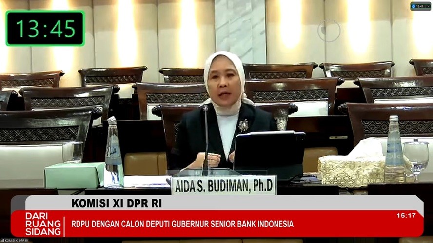 Calon tunggal Deputi Gubernur Senior BI, Aida S. Budiman memaparkan visinya dalam fit and proper test di hadapan jajaran Komisi XI DPR RI. (Foto: TVP)