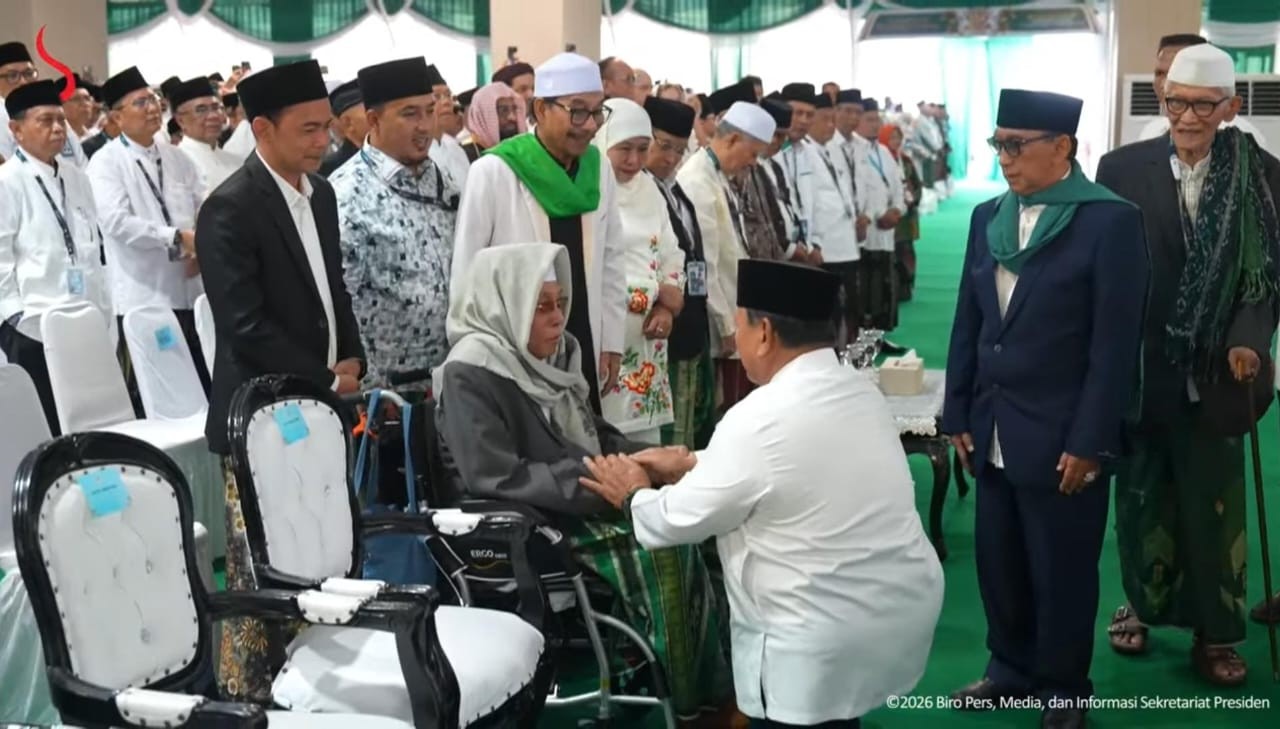 Hadiri Muktamar NU, Ini Momen Prabowo Sungkem ke KH. Nurul Huda Djazuli (FOTO:Dok Ist)