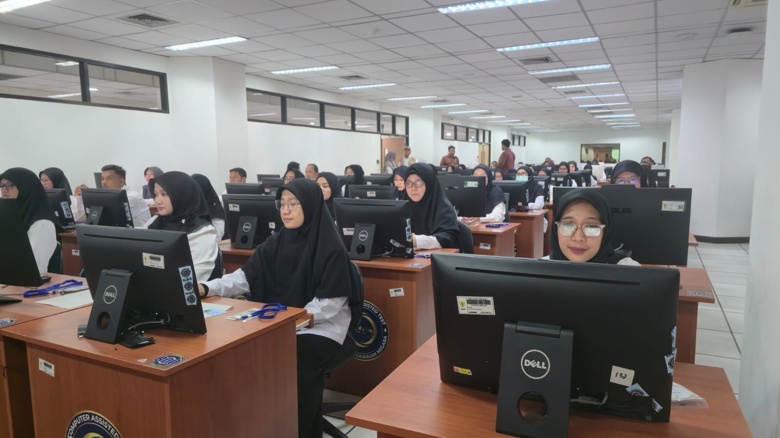 3.220 Calon Petugas Haji Ikuti Ujian CAT Serentak di 34 Titik BKN se-Indonesia (FOTO:Dok Laman Kemenhaj)