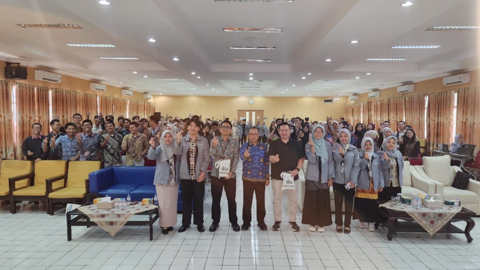 MNC Sekuritas Ajak Generasi Muda Cerdas Berinvestasi Syariah di Politeknik Negeri Jakarta. (Foto: iNews Media Group)