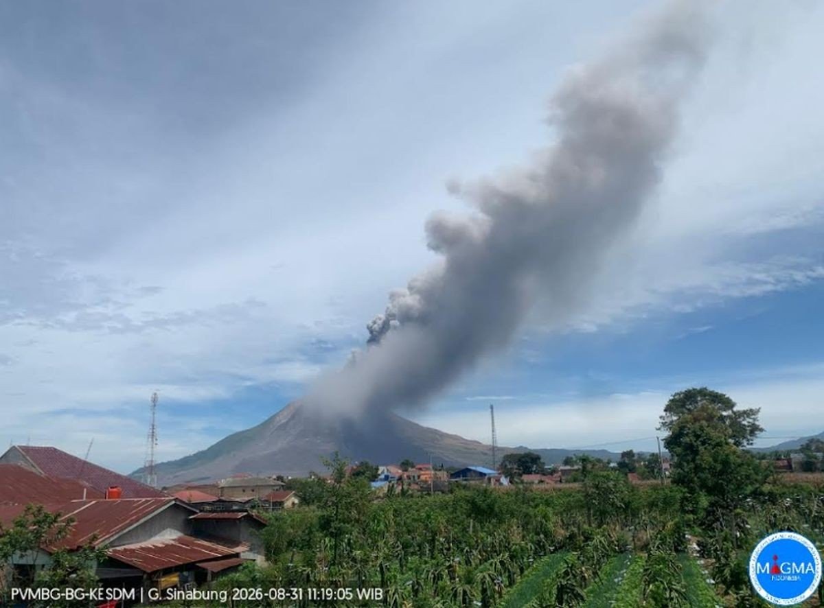 Aktivitas Gunung Sinabung Meningkat, Kolom Abu Vulkanik 3.500 Meter di Atas Puncak (FOTO:iNews Media Group)