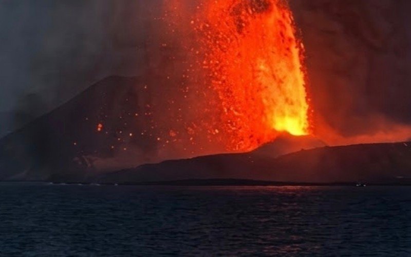 Abu Vulkanik Gunung Anak Krakatau Menyebar ke Wilayah Ini, Masyarakat Diminta Kenakan Masker