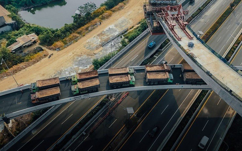 Pembangunan Jalan Tol Kataraja Seksi 1 senilai Rp1,46 triliun terus dikebut dan ditargetkan rampung pada Oktober 2026. (Foto: Ist)