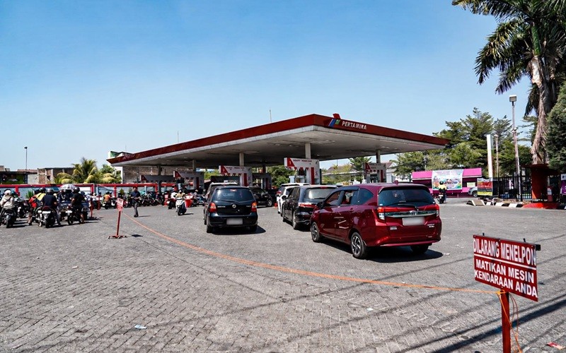 Antrean kendaraan di sejumlah SPBU di Kota Makassar secara bertahap mulai melandai seiring dengan sinergi antara Pertamina dan Pemprov Sulsel. (Foto: Ist)