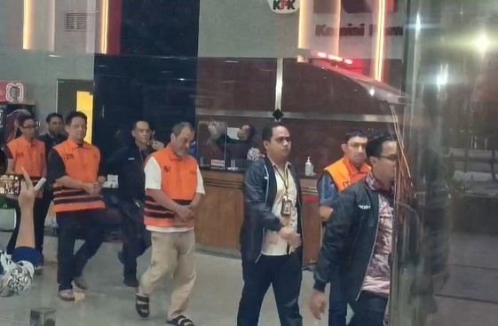 KPK Tetapkan Delapan Tersangka Suap dan Gratifikasi HGB di Bogor, Begini Kronologinya. (Foto: Nur Khabibi/iNews Media Group)