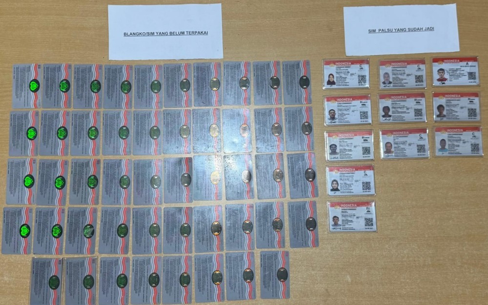 Polri Bongkar Jaringan Pemalsuan SIM di Riau, Delapan Orang Ditangkap