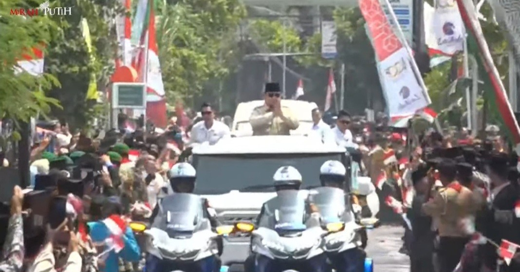 Prabowo Naik Maung Hadiri 100 Tahun Gontor di Jatim (FOTO:Dok Ist)