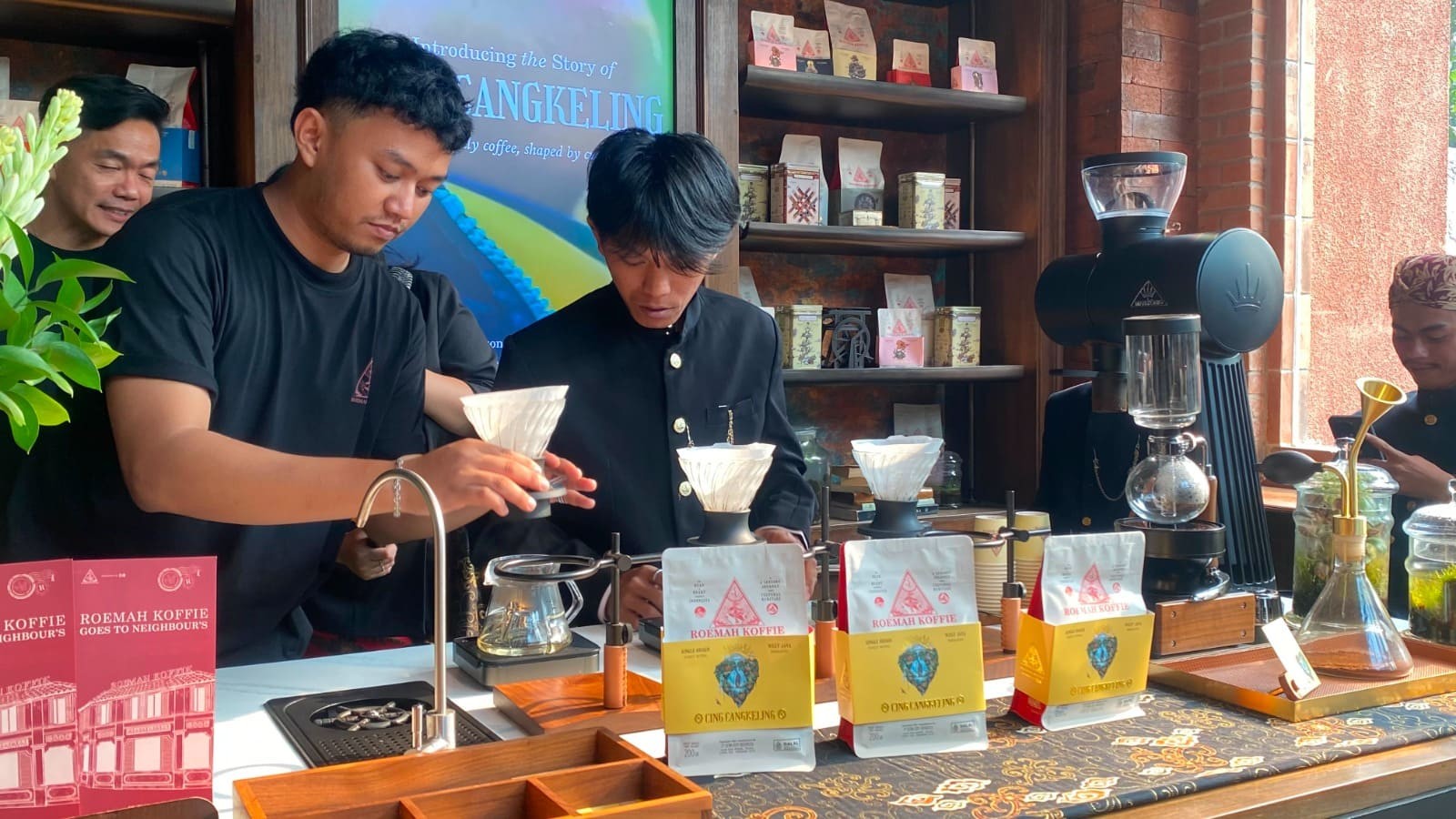 Pemuda Ini Budidaya Kopi Berbuah Kuning di Garut, Naik Kelas Lewat Proses Fermentasi. (Foto: MNC Media)
