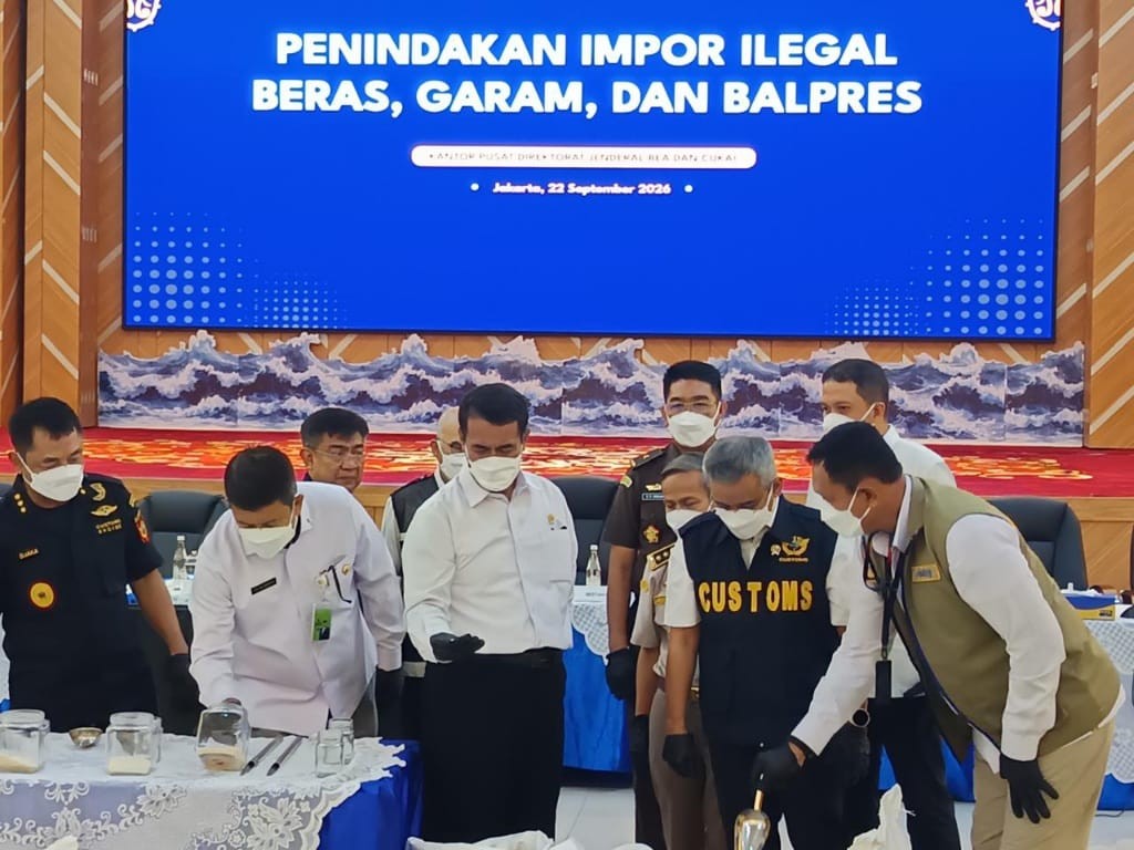 Bea Cukai Gagalkan Penyelundupan Beras, Garam, dan Pakaian Bekas Senilai Rp27,3 Miliar. Foto: iNews Media Group.