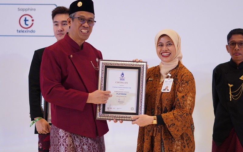 Customer Experience Group Head, PT Bank Syariah Indonesia menerima Platinum Award dalam agenda The Best Contact Center Indonesia 2026 (Foto: Ist)