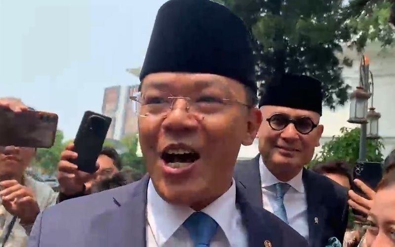 Dikabarkan Jadi Menko PMK, Sugiono Tiba di Istana Negara
