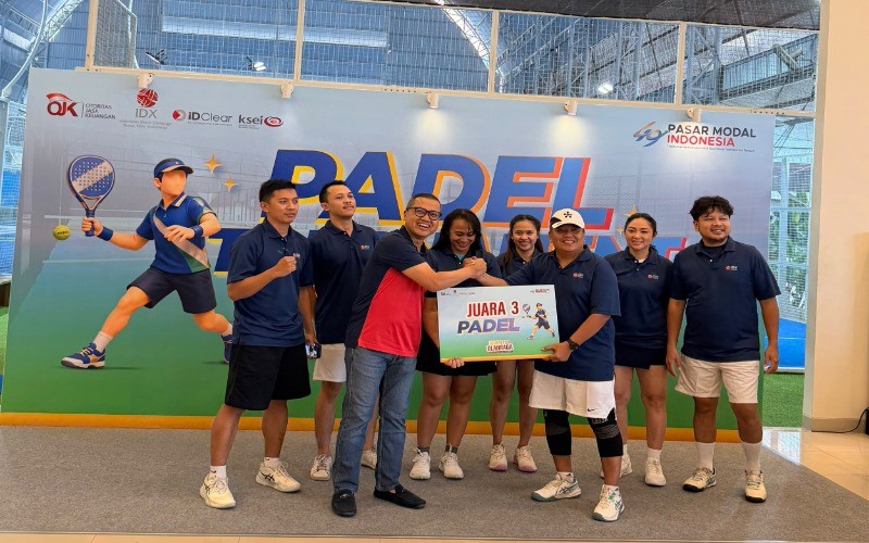 IDX Channel Juara 3 Turnamen Padel HUT Ke-49 Pasar Modal. (Foto: Inews Media Group)