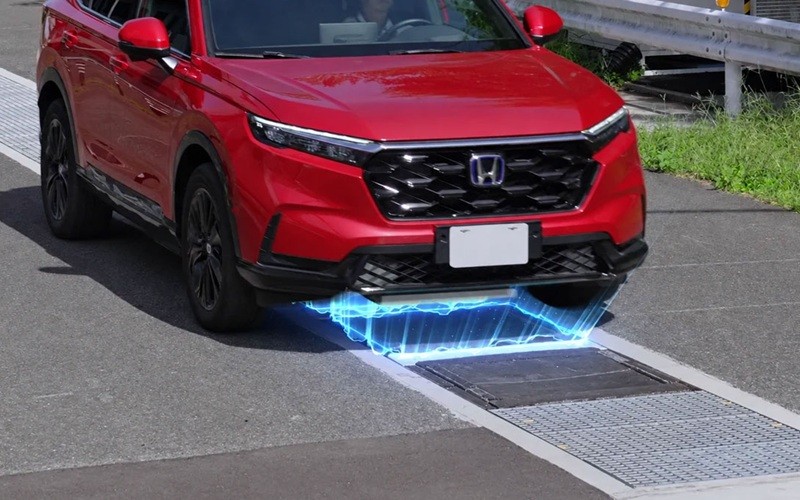 Honda Motor Co., Ltd. tengah mengembangkan teknologi pengisian daya kendaraan listrik (EV) secara nirkabel saat kendaraan melaju. (Foto: Ist)