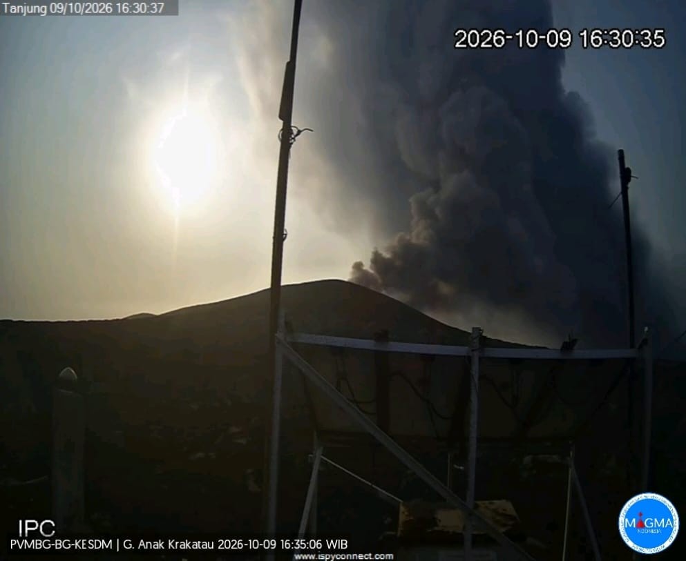 Gunung Anak Krakatau Erupsi Dua Kali, Masyarakat Dilarang Mendekat Radius 2 Km. (Foto: PVMBG)