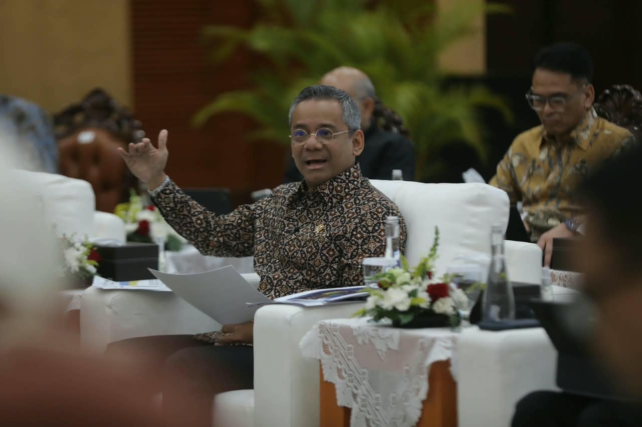 Suahasil Minta DJP Percepat Restitusi Pajak Industri Padat Karya dan UMKM. (Foto: Arif Julianto/iNews Media Group)