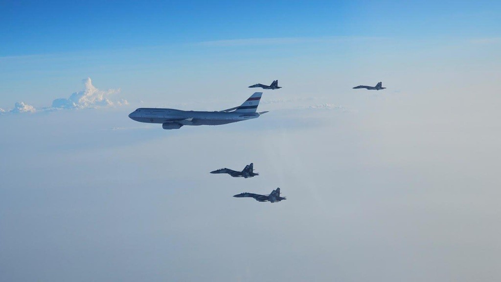 Jet Tempur Sukhoi hingga F-16 Kawal Pesawat Presiden Mesir saat Masuk Indonesia. Foto: iNews Media Group.