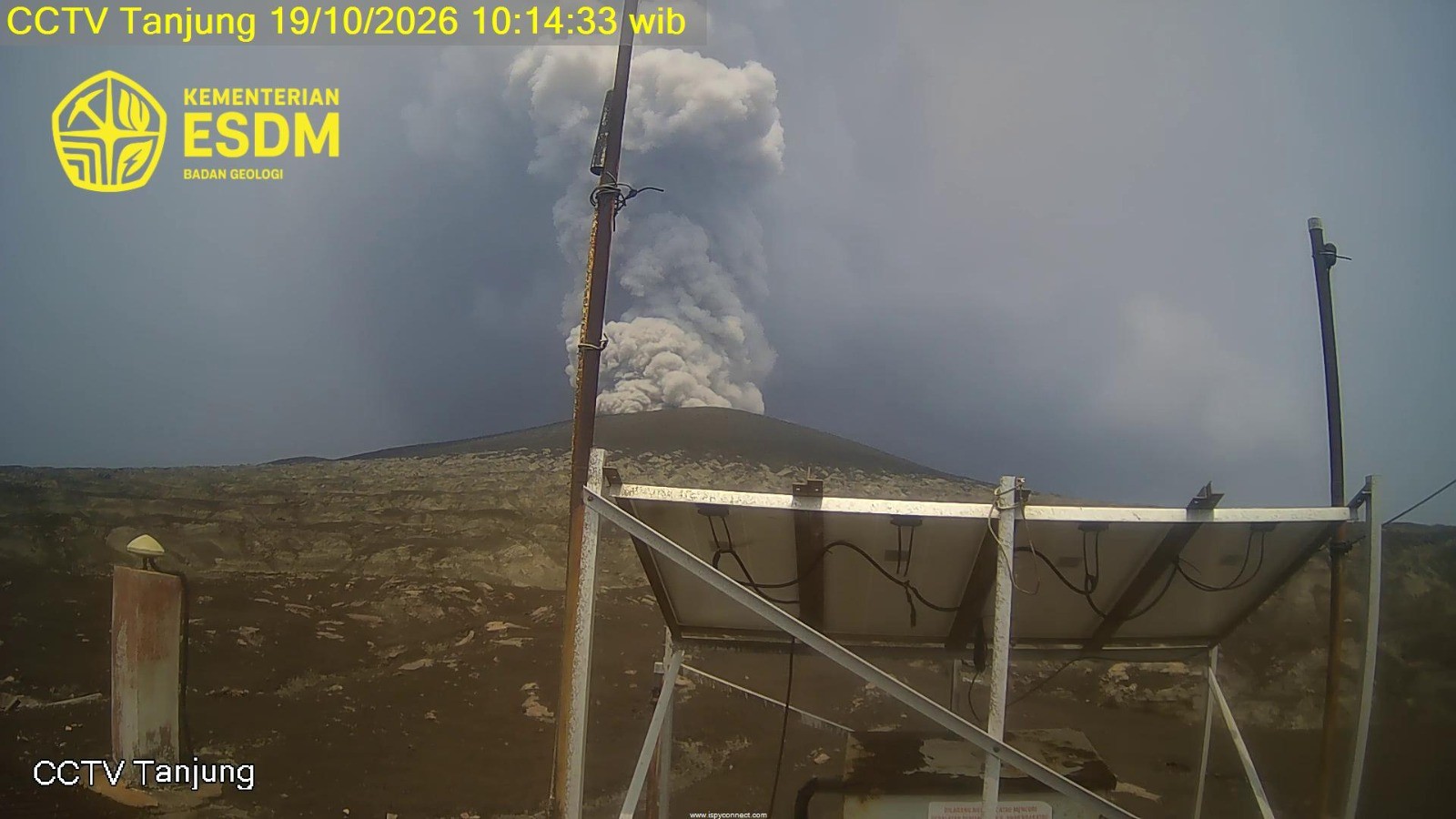 Gunung Anak Krakatau Tiga Kali Erupsi Pagi Ini, Warga Dilarang Mendekat Radius 5 Km. (Foto: Dok. PVMBG)