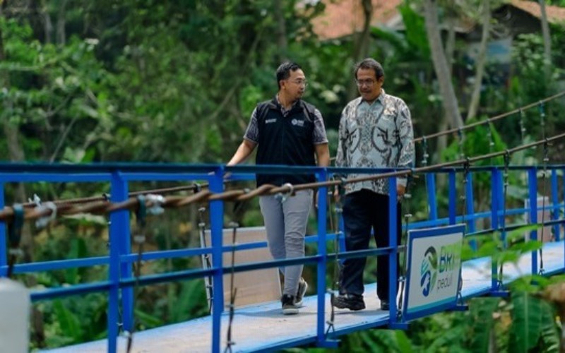 BRI Peduli Bangun Jembatan Gantung di Cianjur, Permudah Akses Sekolah dan Aktivitas Ekonomi Warga