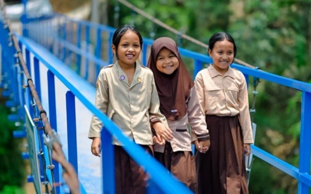 BRI Peduli Bangun Jembatan Gantung di Cianjur, Permudah Akses Sekolah dan Aktivitas Ekonomi Warga
