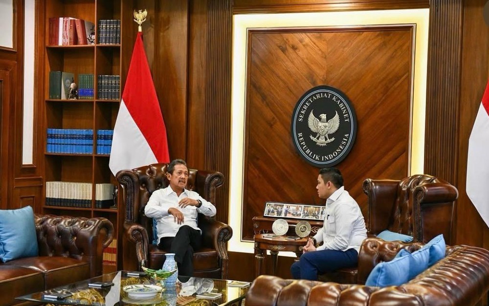 Seskab Teddy dan Menteri Trenggono Bertemu, Bahas Progres 100 Kampung Nelayan Merah Putih 