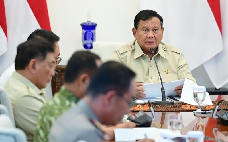 Presiden Prabowo Subianto menyalurkan bantuan presiden untuk penanganan kebakaran hutan dan lahan di Kalimantan Barat senilai Rp240 miliar. (Foto: Dok. Setpres)