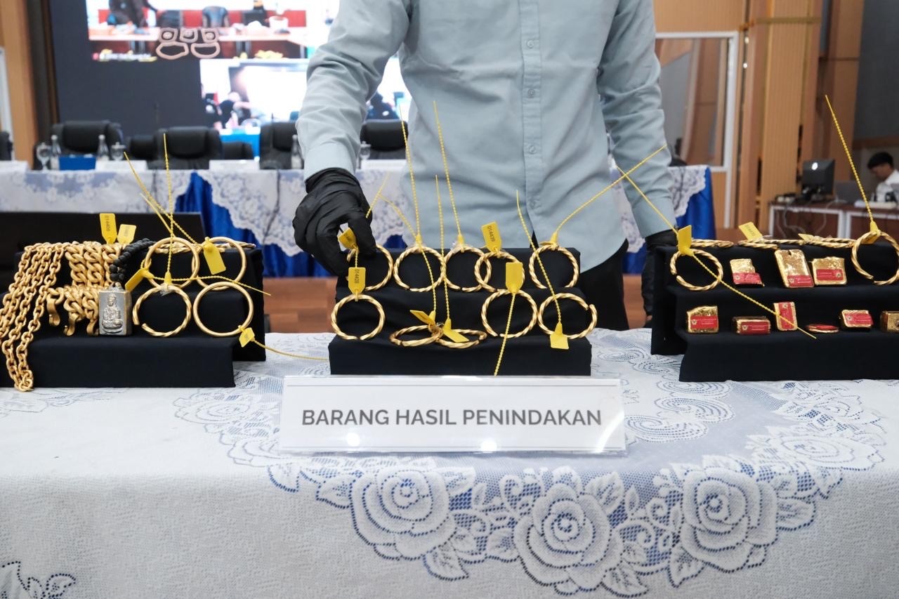 Bea Cukai Gagalkan Penyelundupan 25,88 Kg Emas Ilegal Senilai Rp61 Miliar di 5 Bandara. Foto: iNews Media Group.