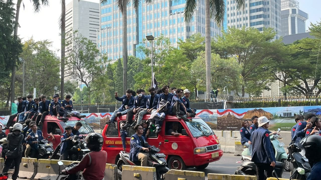 Ribuan Mahasiswa Trisakti Bergerak ke Irti Monas, Lalu Lintas Kebon Sirih Padat (FOTO:Dok Ist)