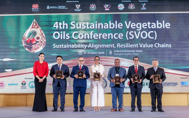 Sekretaris Jenderal CPOPC, Izzana Salleh bersama sejumlah pejabat senior dan perwakilan negara anggota CPOPC di konferensi SVOC, di Shanghai, China. (Foto: Ist)