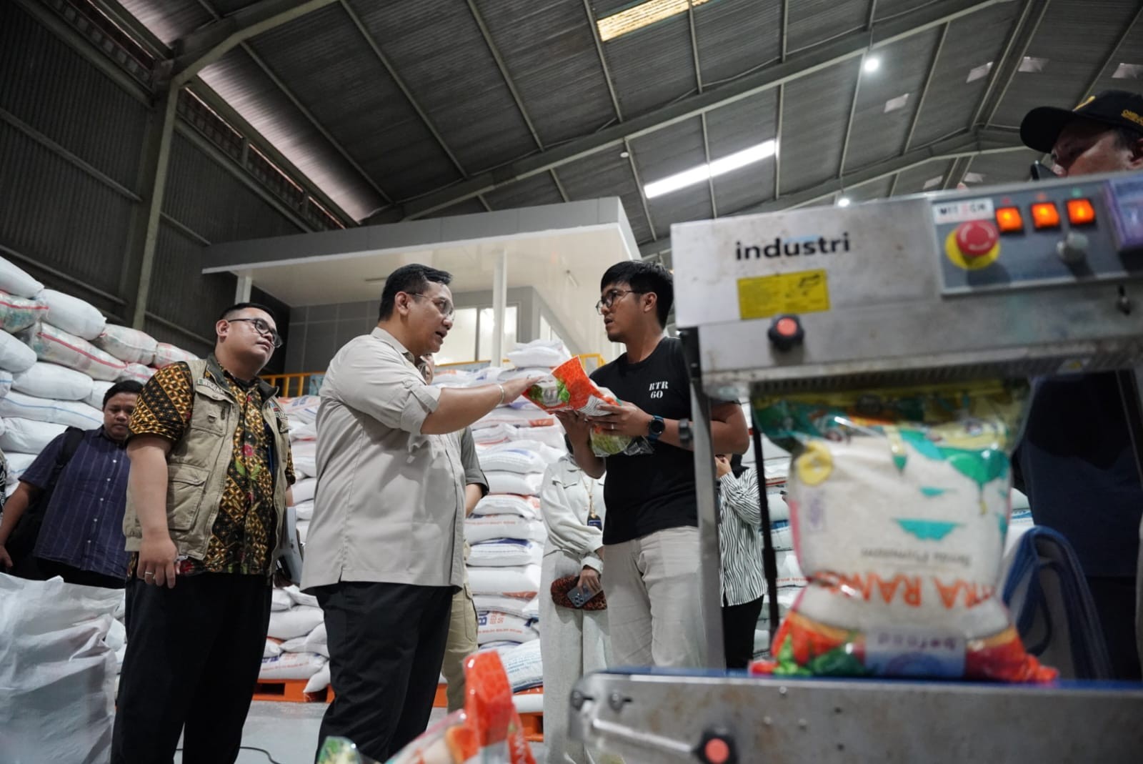 Harga Belum Stabil, Beras SPHP Bulog Diduga Dikemas Jadi Komersil (Foto: MNC Media)