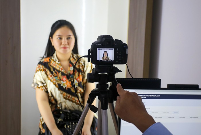 Foto Paspor Pakai Baju Apa? Begini Ketentuannya, Jangan Salah Kostum. (Foto: Istimewa)