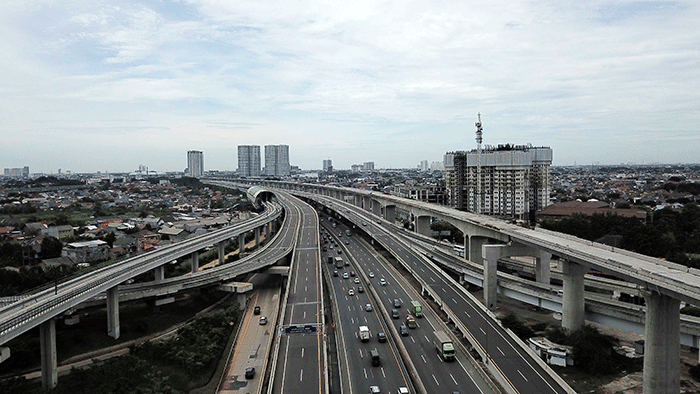 Liburan Nataru Lewat Tol Layang MBZ? Pengendara Wajib Perhatikan Tujuh Hal Ini. (Foto MNC Media)