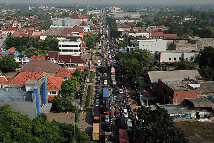 Kendaraan Kembali ke Jakarta Membludak, One Way di Jalan Tol Diperpanjang hingga KM 442 (FOTO:MNC Media)
