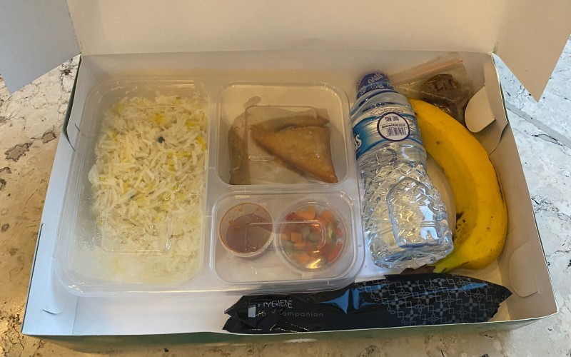 Salah satu menu yang tersedia din buka bersama Masjid Istiqlal yakni nasi briyani dari Raja Salman, Raja Arab Saudi. (Devi Ari/MPI)