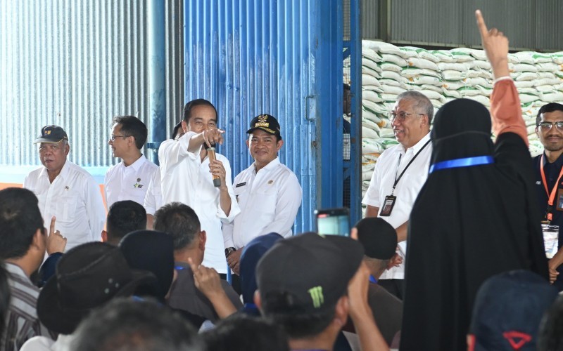 Presiden Jokowi curhat karena dimarahi ibu-ibu dan petani terkait harga beras (Setkab)
