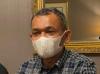 Parlin Pasaribu, salah satu anggota APJII saat memberikan keterangan pada wartawan di Surabaya. (Foto: Ali Masduki)