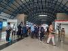 Jadi Syarat Naik KRL, Penumpang Stasiun Palmerah Masih Ada yang Tidak Bawa STRP (Dok.MNC Media)