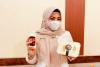 Perempuan bernama Alvi Yunita ini menjual salad buah yang begitu laris di tengah Covid-19. (Foto: Avirisda)