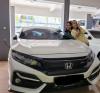 Sang Adik Lulus Kuliah, Ayu Ting Ting Beri Hadiah Mobil Seharga Fantastis (FOTO:Dok IG mom_ayting92_)