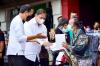 Presiden Joko Widodo  (Jokowi) meresmikan program bantuan tunai untuk pedagang kaki  lima (PKL) dan pelaku usaha warung kecil. (Foto: istimewa)