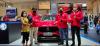 Pengunjung GIIAS bernama Diantrinari menjadi orang pertama di Asia yang memiliki mobil MG Liverpool FC Limited Edition. (Foto: MNC Media)