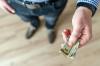 Money manners tidak bicara tentang duit siapa yang paling banyak, namun bagaimana tentang adab. 