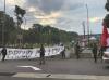 Tetap Bangga, Suporter Padati Hotel Tempat Timnas di Karantina (FOTO: MNC Media)