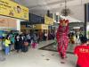Sambut Imlek, Atraksi Barongsai Sapa Pelanggan KAI di Stasiun Gubeng (Dok.MNC Media)