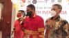 Sandiaga Uno (tengah) didampingi Sofyan Tan (kiri) memberikan keterangan pers usai Festival Budaya Tionghoa Indonesia(Foto: MNC Media/Wahyudi)