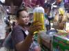 Pemerintah telah mencabut kebijakan Harga Eceran Tertinggi (HET) minyak goreng. (Foto: MNC Media)