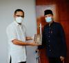 Eka Hospital Bersama Buya Syafii Maarif Wakafkan Ribuan Al-Quran. (Foto: MNC Media)
