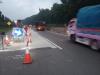 Petugas Evakuasi Kecelakaan di KM 111+800  Jalan Tol Cipularang Arah Jakarta. (Foto: MNC Media)