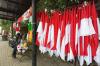 PLN meminta warga untuk tidak memasang bendera hingga umbul-umbul perayaan Hari Ulang Tahun (HUT) ke-78 RI dekat jaringan listrik.
