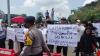 Asosiasi Pedagang dan Ormas Demo Tolak Kenaikan Harga BBM di Kawasan Patung Kuda. (Foto: Irfan Maulana/MNC Media)